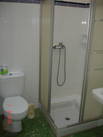 baño con ducha cerrada