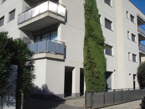 exterior edifcio de 2 plantas y ático